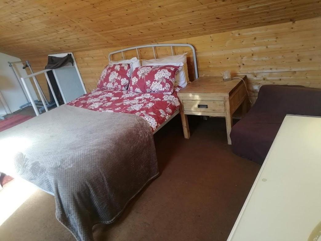 Апартаменты Cozy Loft In Bushey, 20 Mins By Train To Euston London Экстерьер фото